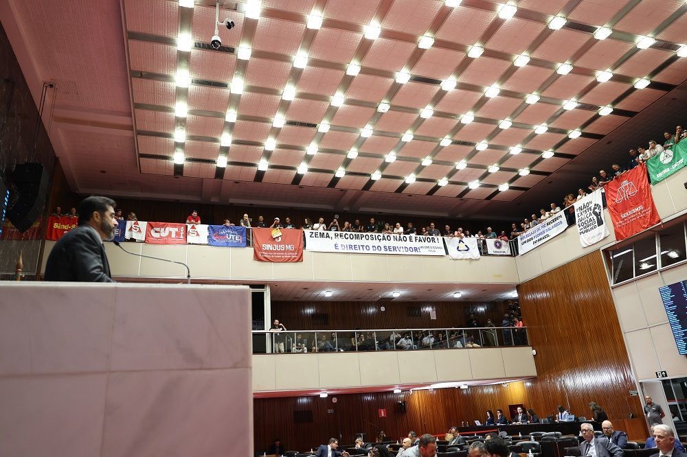 Reajuste dos servidores: deputados criticam valor anunciado por Zema