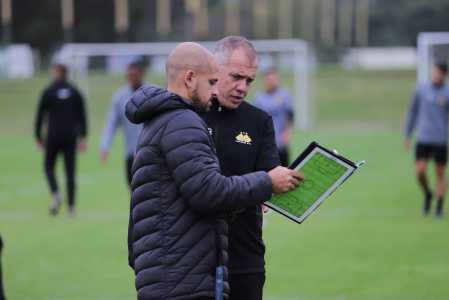 Eduardo Baptista e sua comissão técnica planejam equipe para duelo importante contra o Vila Nova