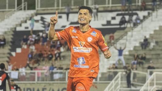 Egídio marcou belo gol em jogo aberto entre Tombense e Atlético-GO
