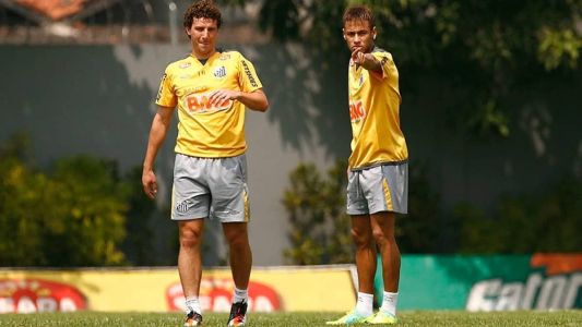 Elano e Neymar jogaram juntos pelo Santos em 2011