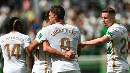 Elche venceu o Atlético de Madrid neste domingo (14)