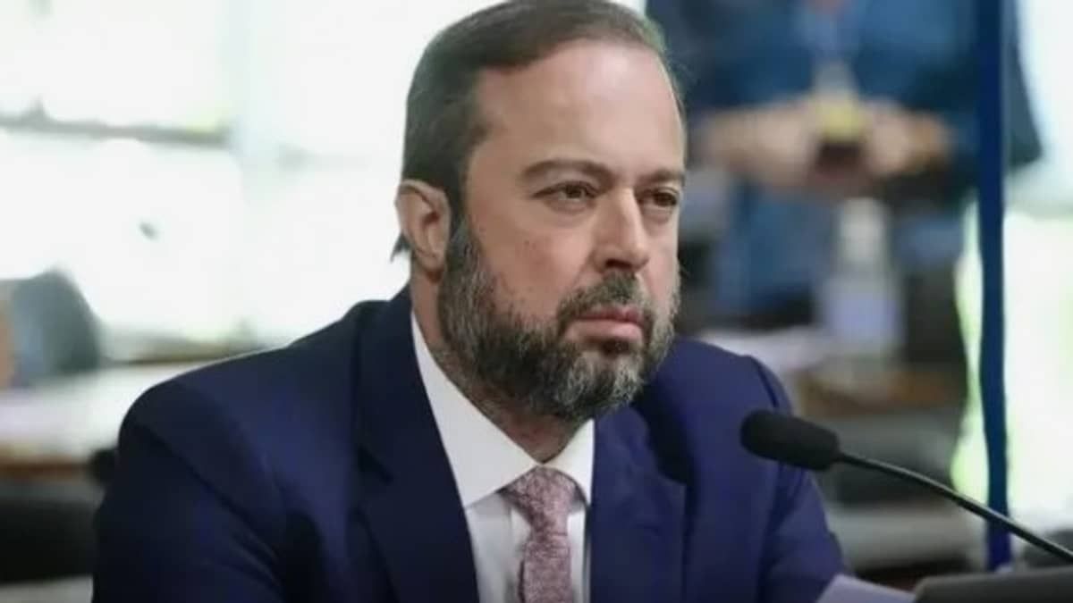 Alexandre Silveira assume ministério e promete rigor na fiscalização de mineradoras