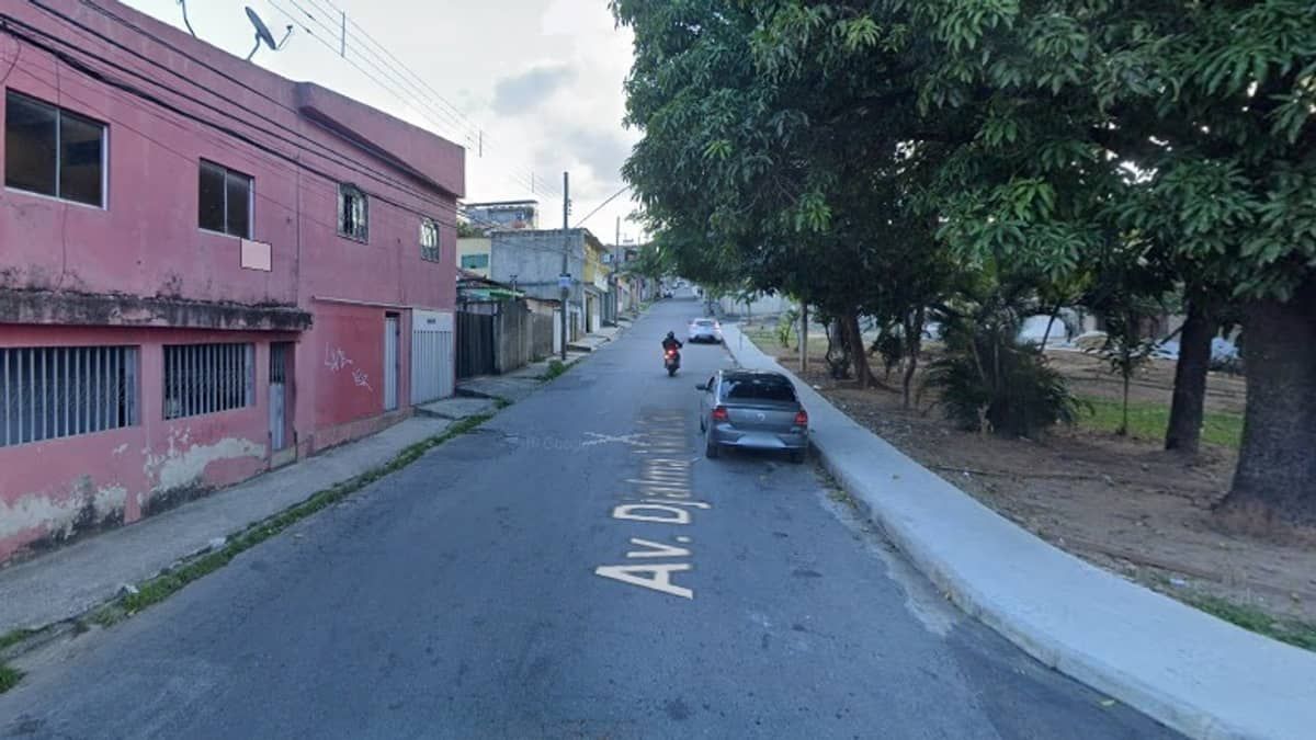 Ciclista fica ferido após bater bike em trator em Belo Horizonte 
