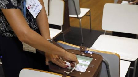 Eleição ocorre por meio de cédulas de papel