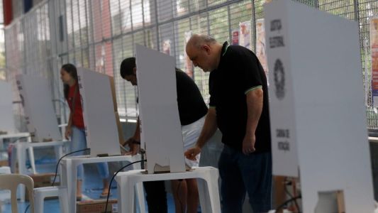 Eleitores em todo o Brasil voltam às urnas para segunda etapa da eleição