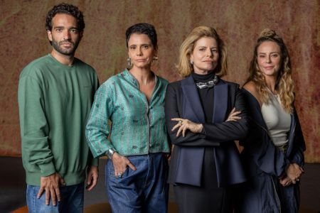 Elenco de Vale Tudo: Afonso Roitman (Humberto Carrão), Celina (Malu Galli), Odete Roitman (Débora Bloch) e Heleninha (Paolla Oliveira).