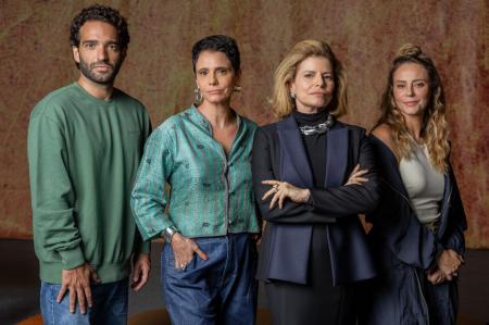 Elenco de Vale Tudo: Afonso Roitman (Humberto Carrão), Celina (Malu Galli), Odete Roitman (Débora Bloch) e Heleninha (Paolla Oliveira).