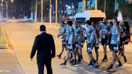 Elenco do Atlético treinou em Assunção nesta segunda-feira (26) antes de confronto decisivo pela Libertadores