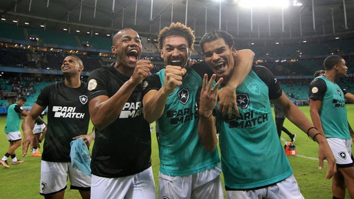 Luís Castro elogia mentalidade dos jogadores do Botafogo após vitória