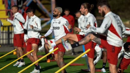Elenco do Flamengo em atividade realizada no Chile, na véspera da partida com o Ñublense