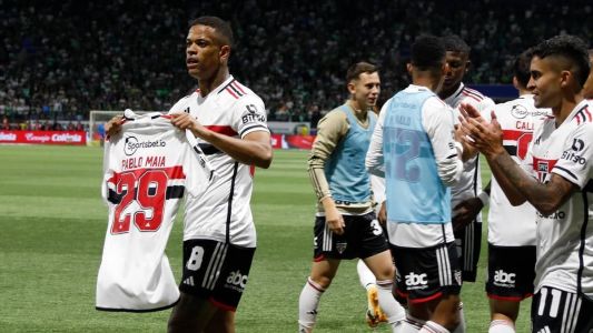 Elenco do São Paulo oferece classificação a Pablo Maia
