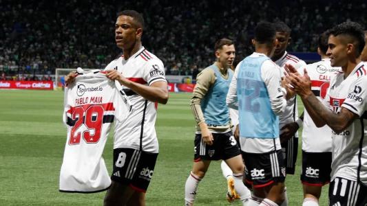 Elenco do São Paulo oferece classificação a Pablo Maia