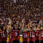 Vitória bate recorde de público e busca deixar para trás mau início de ano