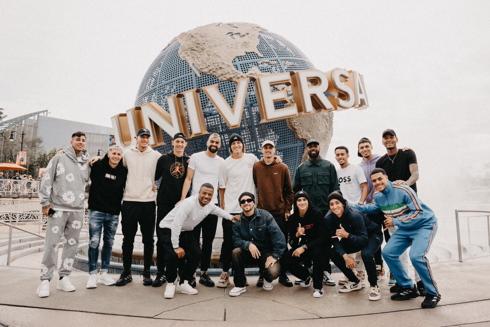 De folga em Orlando, elenco do Flamengo visita parque temático; veja