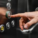 Elevadores com problemas causam transtornos para condomínios