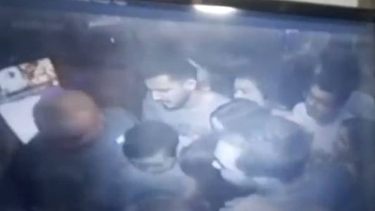 Elevador levava três pessoas a mais