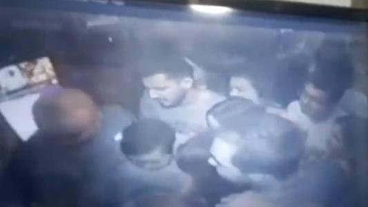 Elevador levava três pessoas a mais