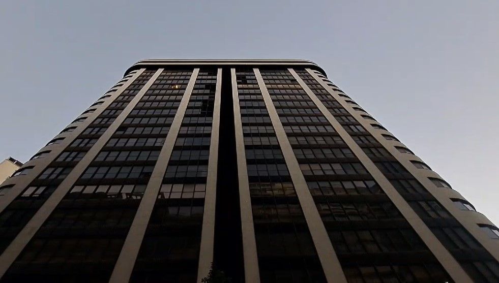 Elevador do edifício Mirafiori começou a descer com velocidade acima do normal no 14º andar
