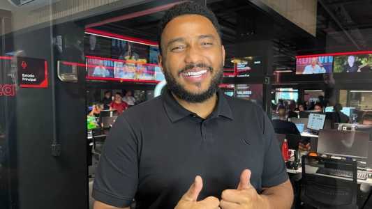 Eli Soares esteve na Itatiaia para falar sobre gravação de DVD