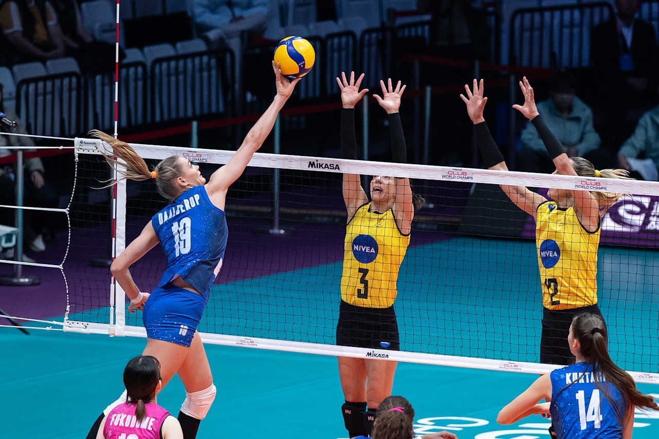 Egonu brilha, e Vero Volley Milano supera Praia Clube no Mundial de Clubes de Vôlei