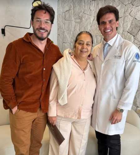Eliezer e sua mãe em consulta médica