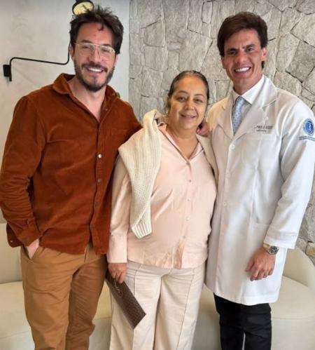 Eliezer e sua mãe em consulta médica