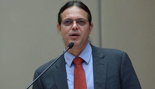 Foto mostra o deputado Elismar Prado