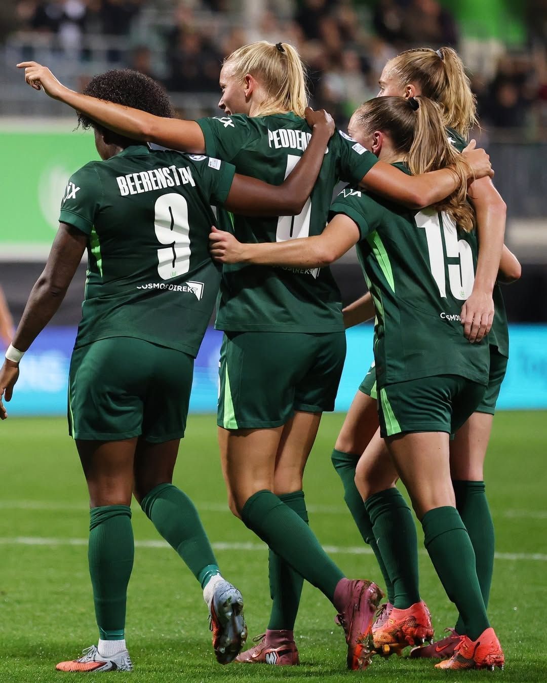 Wolfsburg goleia PSG na estreia da Champions League Feminina