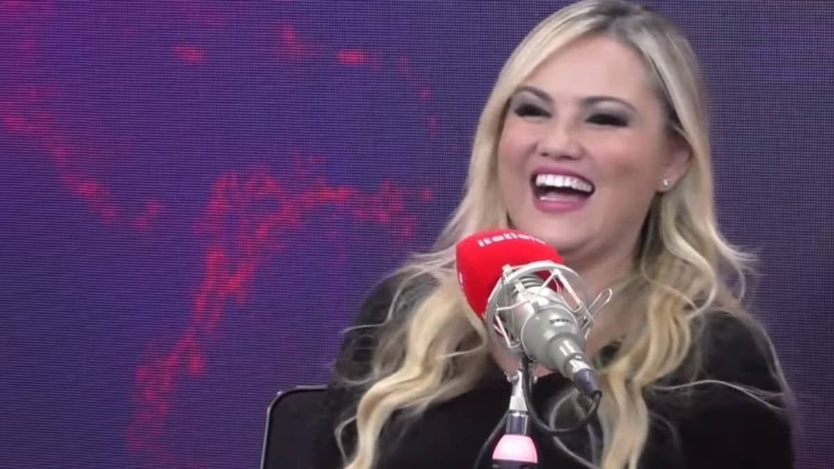 Em BH, Ellen Rocche elogia Silvio Santos e diz se já foi prejudicada por ter o título de 'sex symbol'