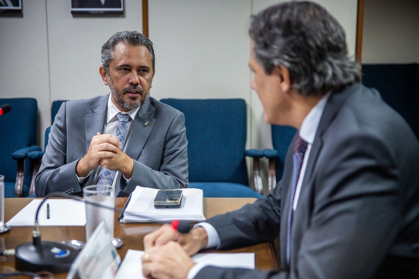 Golpistas se passam por governador do Ceará e pedem Pix de R$ 100 para pagar servidores