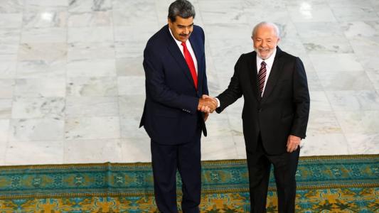 Elogios de Lula líder venezuelano Nicolás Maduro foi alvo de críticas em encontro de presidentes da América do Sul
