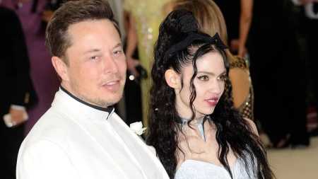 Elon Musk ao lado da esposa, a cantora canadense Grimes, com quem tem três filhos