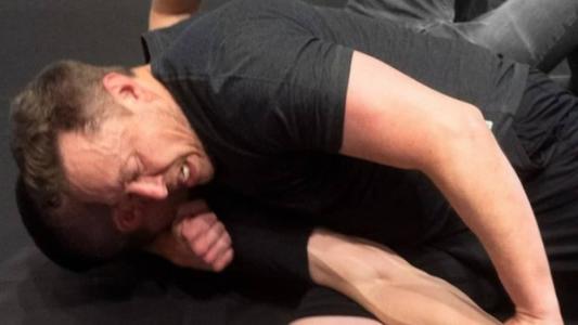 Elon Musk treina jiu-jítsu para possível luta com Mark Zuckerberg