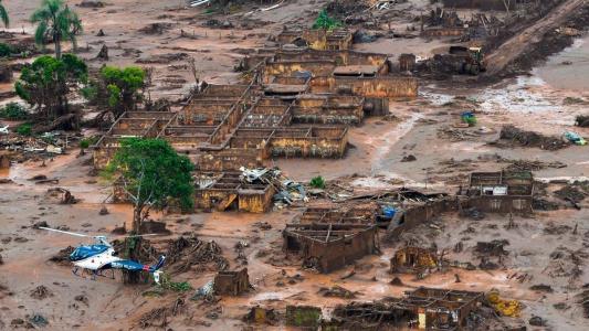 Em 2015, rompimento de barragem devastou Mariana