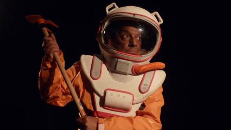 Em agosto, o ator Helder Carneiro estreia o espetáculo “Astronauta”, no Teatro de Bolso do Sesc Palladium.