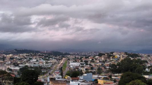 Em Belo Horizonte a quinta-feira (25) será de céu nublado a parcialmente nublado com névoa úmida