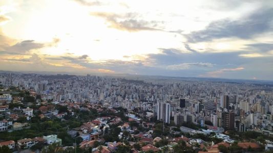 Em Belo Horizonte o dia será de céu claro a parcialmente nublado com temperatura mínima de 11°C e máxima de 24°C