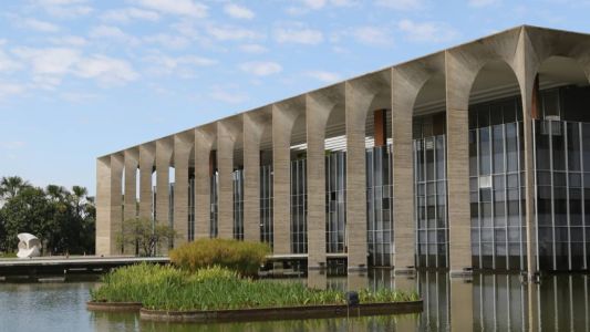 Em busca de diversidade, Itamaraty promove mais mulheres e negros.