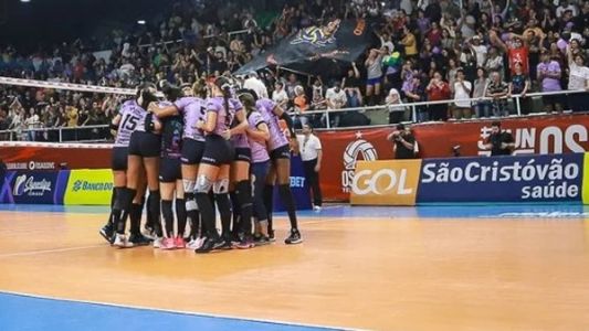 Em casa, o Osasco venceu e eliminou o Pinheiros na Superliga Feminina