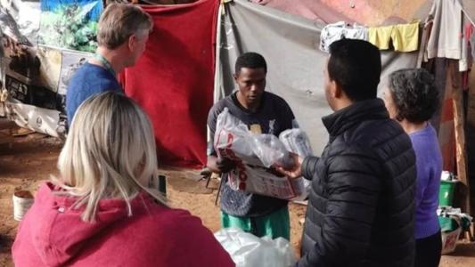 Em casos de emergência no período da noite, como por exemplo hipotermia, a população de Belo Horizonte também poderá acionar o plantão do COP pelo telefone 153, da Guarda Municipal.