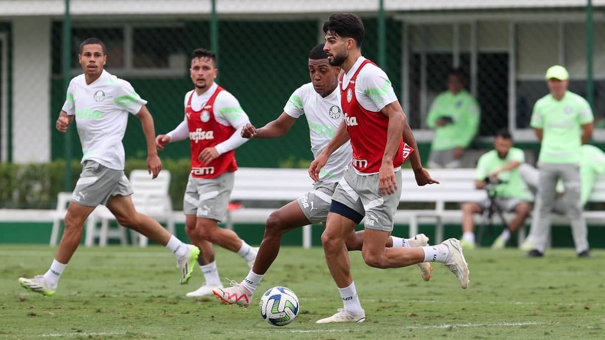 Em crise, Palmeiras treina com reservas já de olho no Coritiba