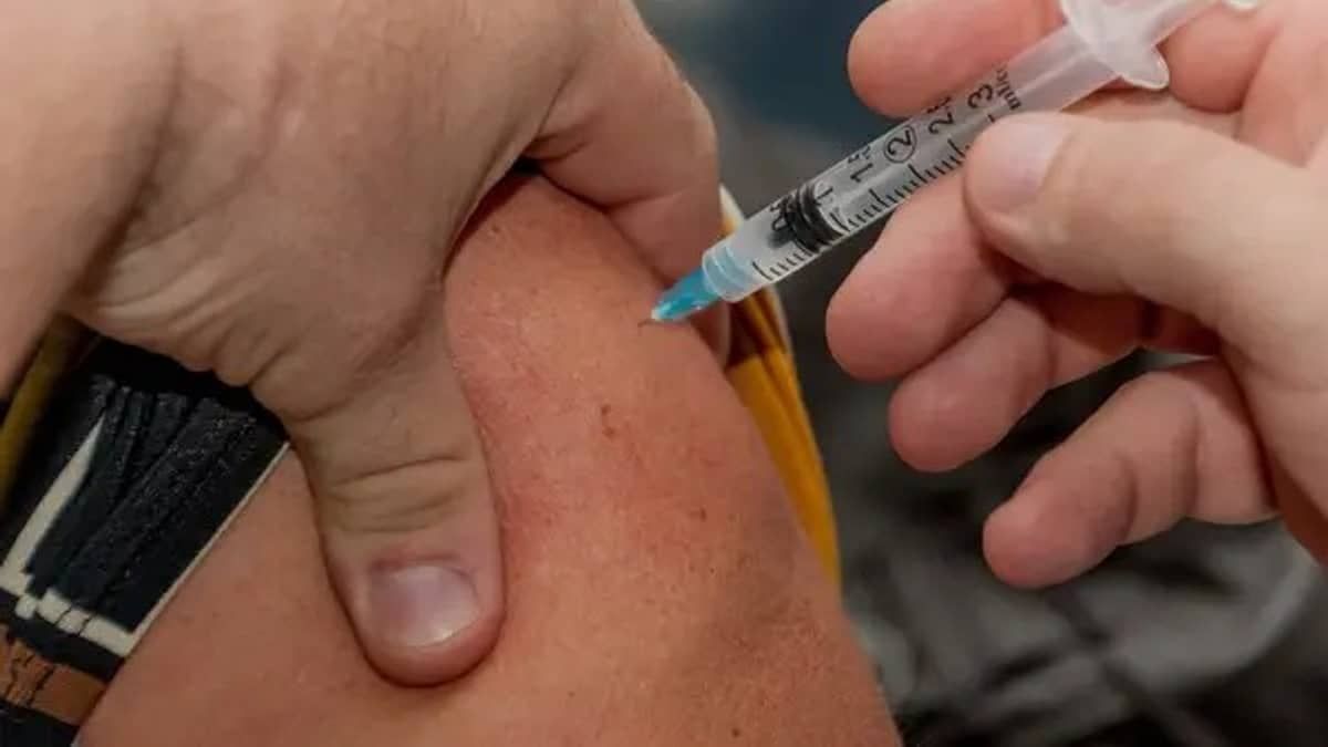 Drograrias de BH vacinam grupos prioritários contra gripe; confira endereços