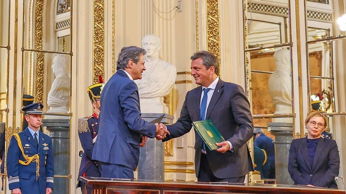 Haddad se reúne Sergio Massa, ministro da Economia e candidato à presidência da Argentina