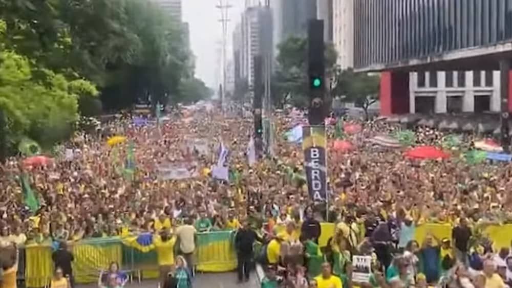 Bolsonaristas voltam à avenida Paulista por impeachment de Moraes; veja vídeo