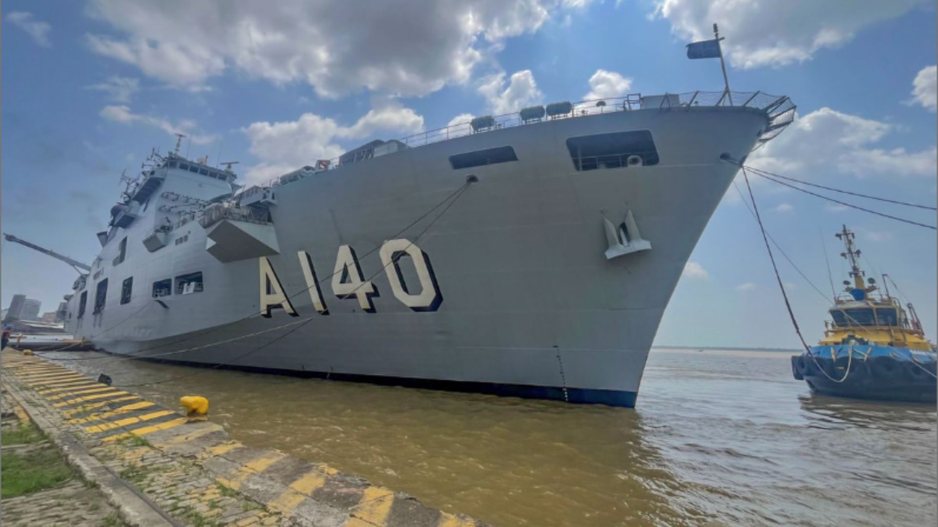 Maior navio de guerra da América Latina participa de exercício militar no Brasil