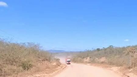 Em Minas, a BR-367, que corta o Vale do Jequitinhonha, tem vários trechos de terra e aguarda pavimentação há décadas.