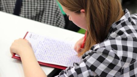 Em Minas Gerais, as inscrições para o concurso público da Fundação Hospitalar do Estado de Minas Gerais (Fhemig) estão abertas