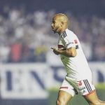 Sem martelo batido com o Atlético, meia Patrick se reapresenta ao São Paulo