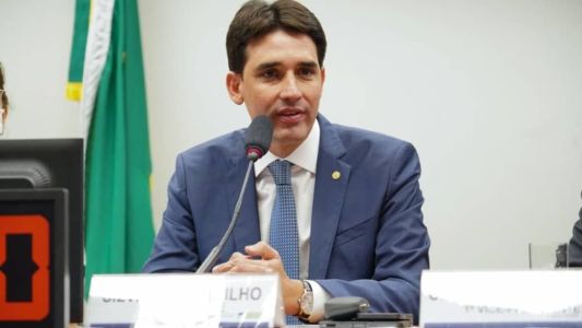 Em posse, Silvio Costa diz que vai trabalhar para reduzir preço de passagem aérea.