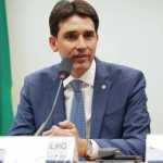 Aposentados e estudantes do Prouni poderão comprar passagens aéreas por até R$200, anuncia ministro